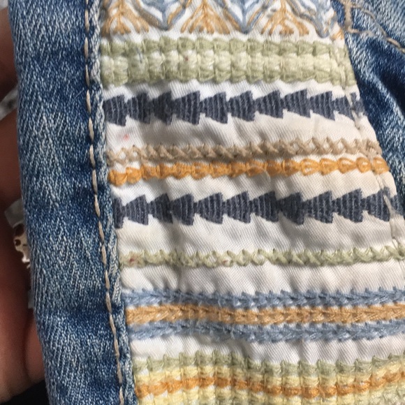 Fun shorts with cool design! - Picture 4 of 4